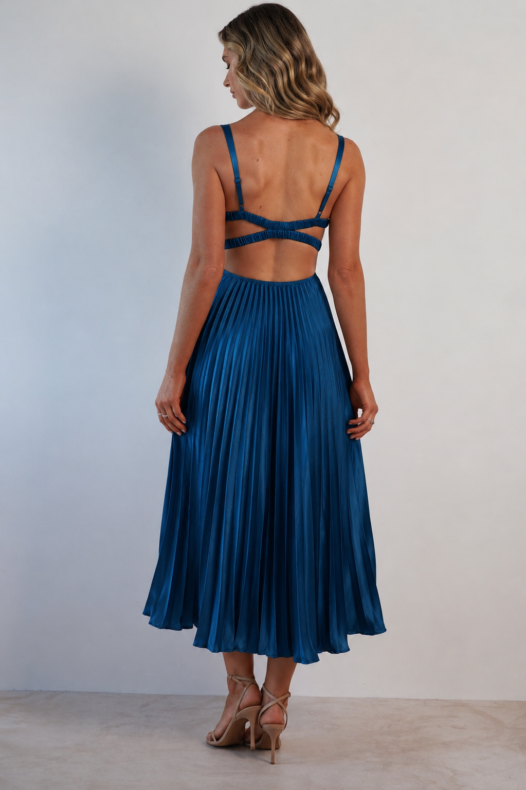 VESTIDO LARGO ELEGANTE CON UNA DELICADA CAIDA - MALKA