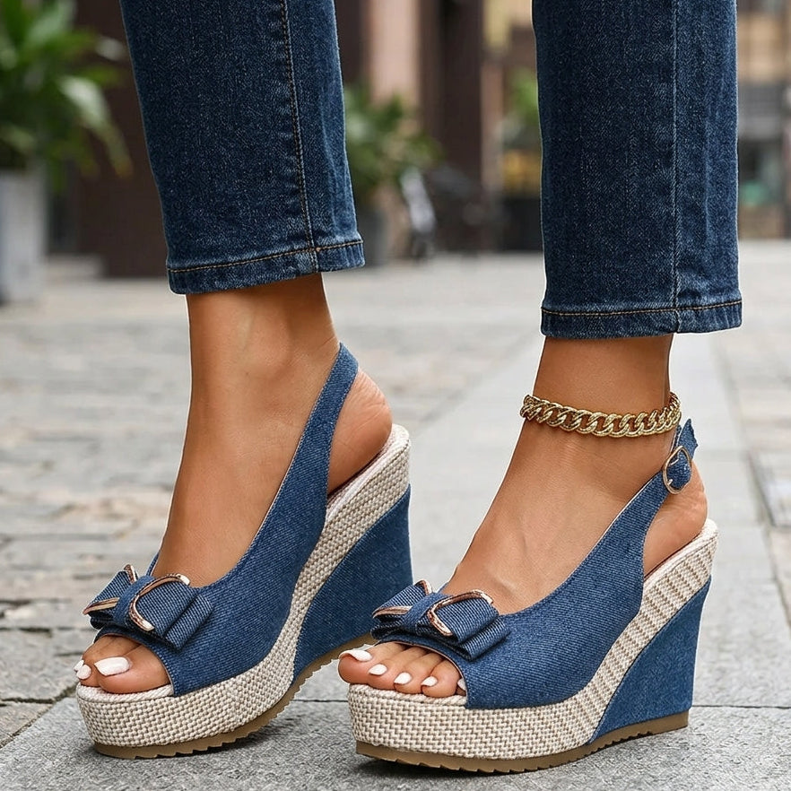 SANDALIAS DE CUÑA DE MEZCLILLA CELESTE CON LAZO - VARITA