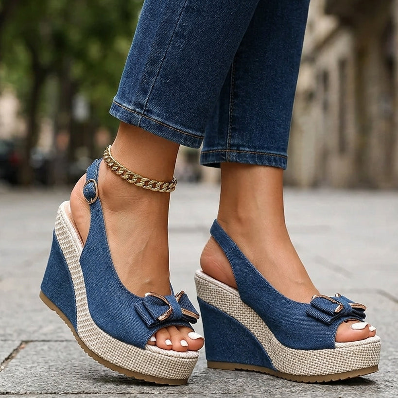 SANDALIAS DE CUÑA DE MEZCLILLA CELESTE CON LAZO - VARITA
