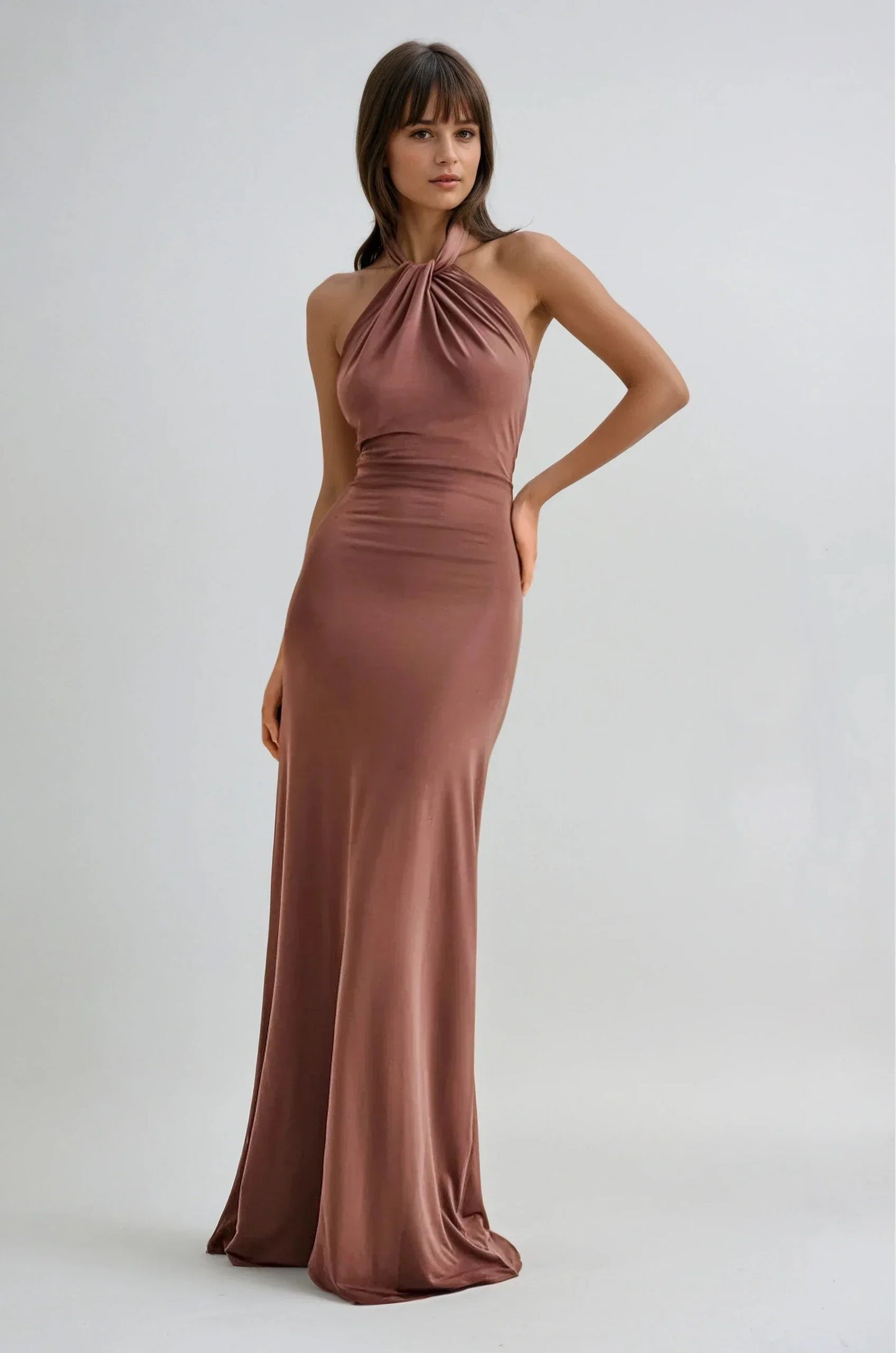 VESTIDO LARGO CON CUELLO HALTER - MANILA