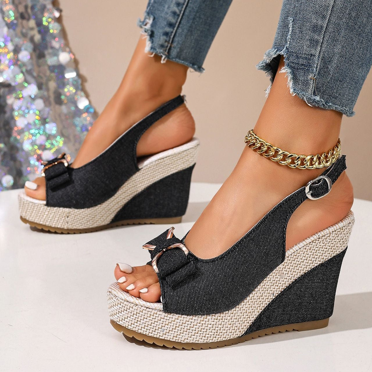 SANDALIAS DE CUÑA DE MEZCLILLA CELESTE CON LAZO - VARITA