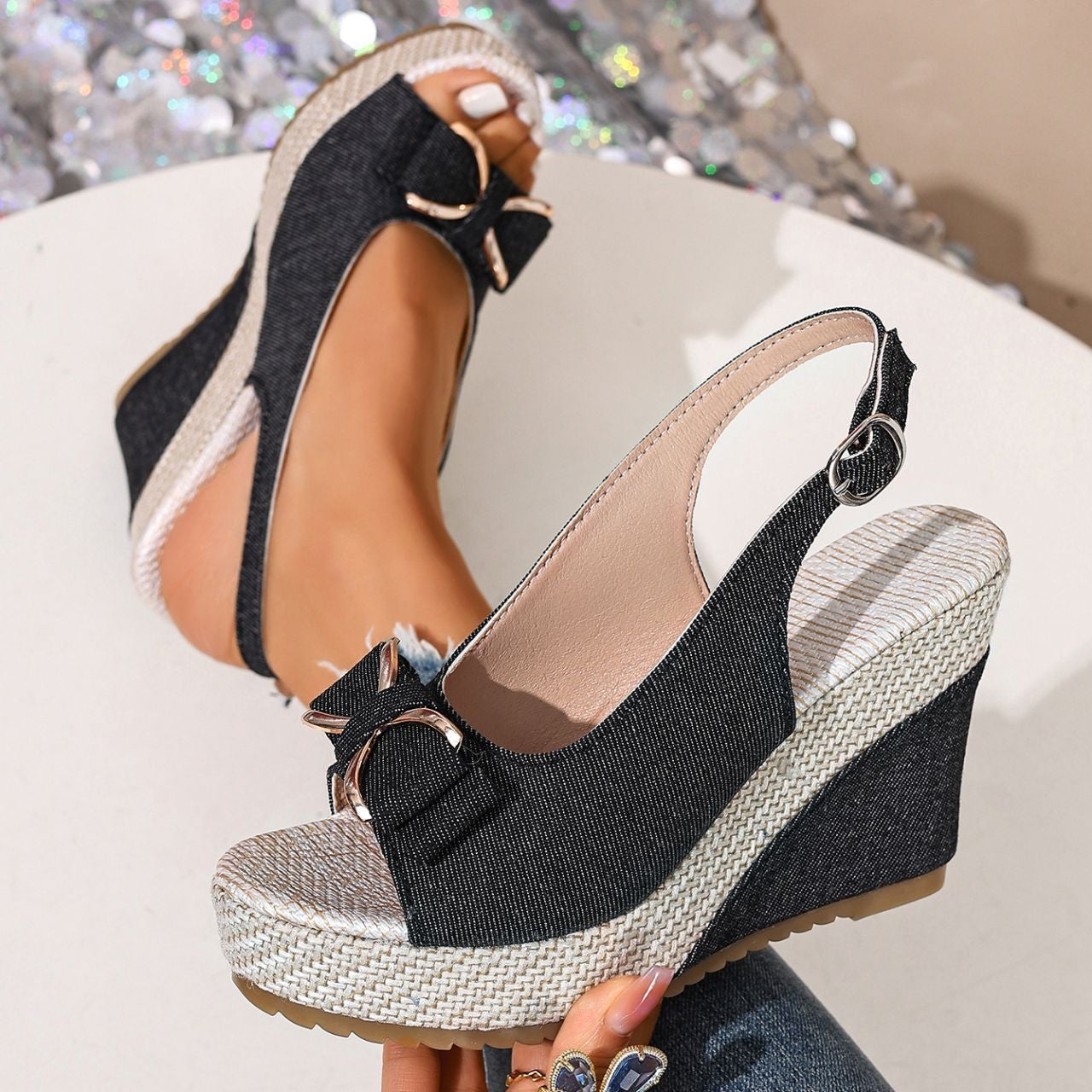 SANDALIAS DE CUÑA DE MEZCLILLA CELESTE CON LAZO - VARITA