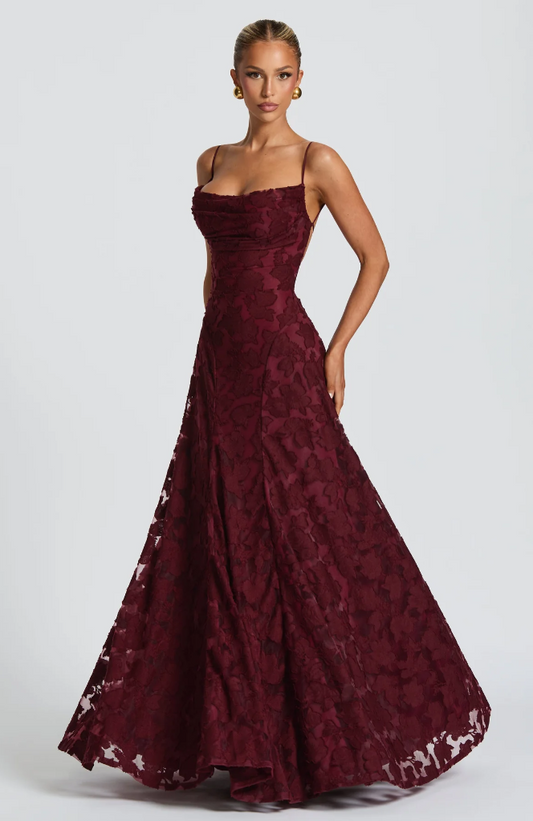 ELEGANTE VESTIDO LARGO DE ENCAJE | ARGENTA