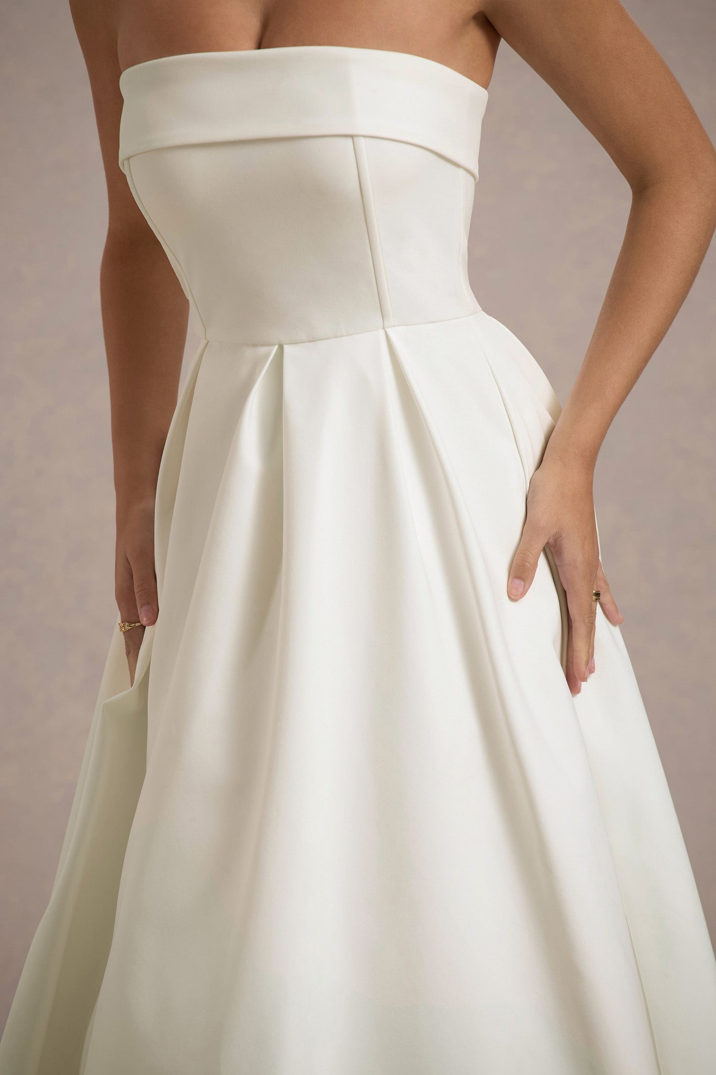 ELEGANTE VESTIDO MIDI CON ESCOTE DE HOMBROS DESCUBIERTOS - TIVAROA