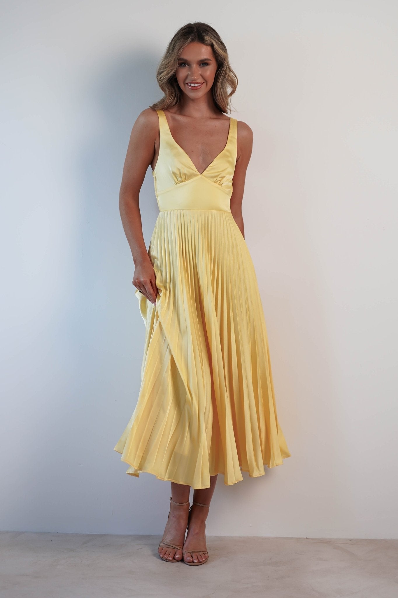 VESTIDO LARGO ELEGANTE CON UNA DELICADA CAIDA - MALKA