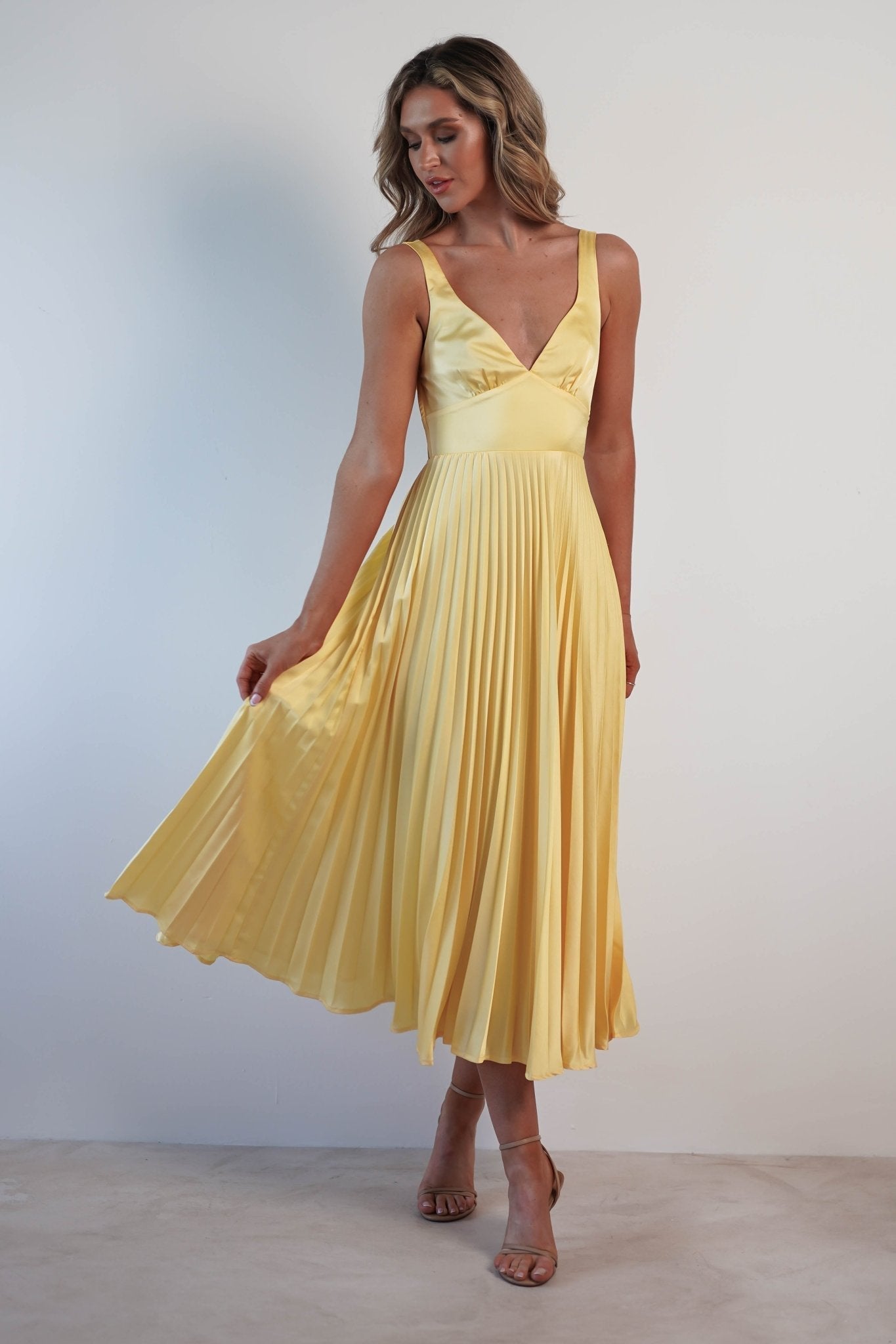 VESTIDO LARGO ELEGANTE CON UNA DELICADA CAIDA - MALKA