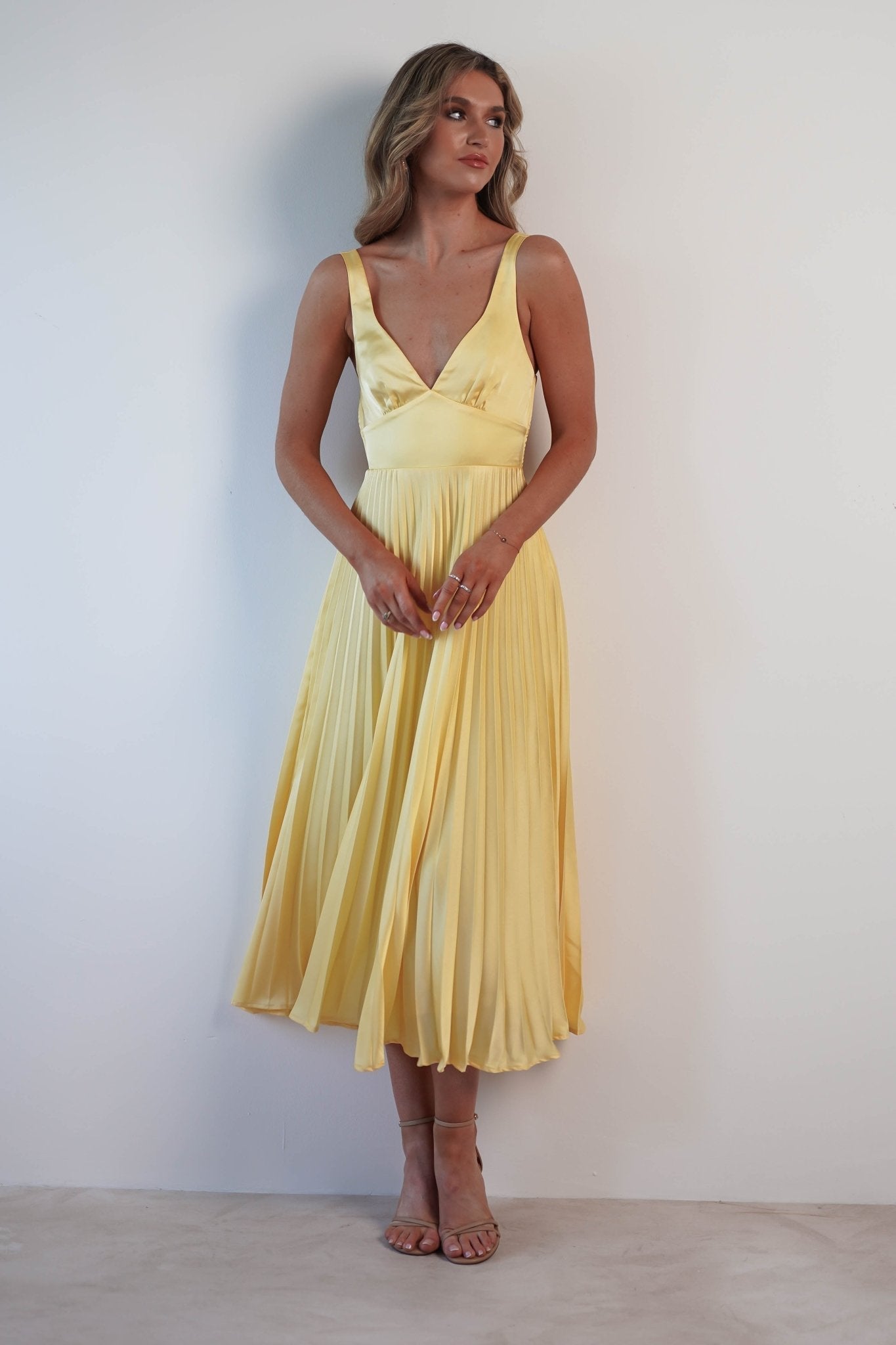 VESTIDO LARGO ELEGANTE CON UNA DELICADA CAIDA - MALKA