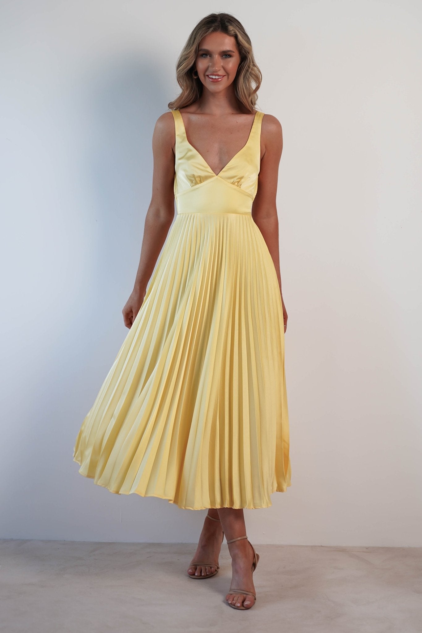 VESTIDO LARGO ELEGANTE CON UNA DELICADA CAIDA - MALKA
