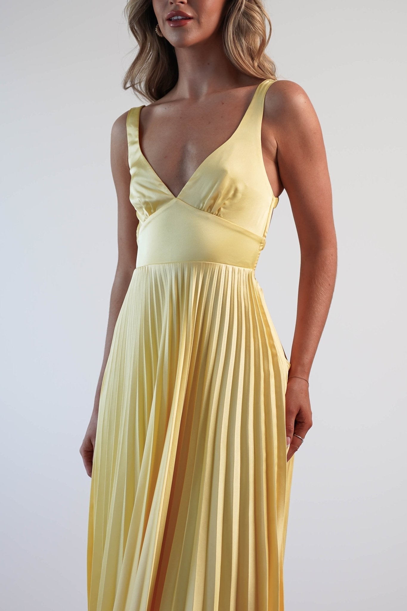 VESTIDO LARGO ELEGANTE CON UNA DELICADA CAIDA - MALKA