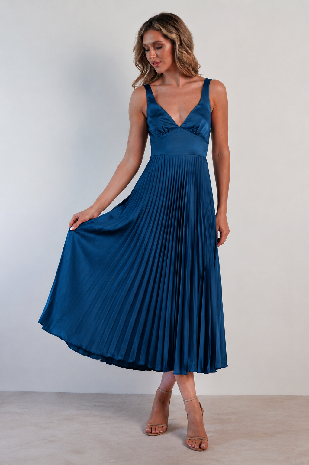VESTIDO LARGO ELEGANTE CON UNA DELICADA CAIDA - MALKA