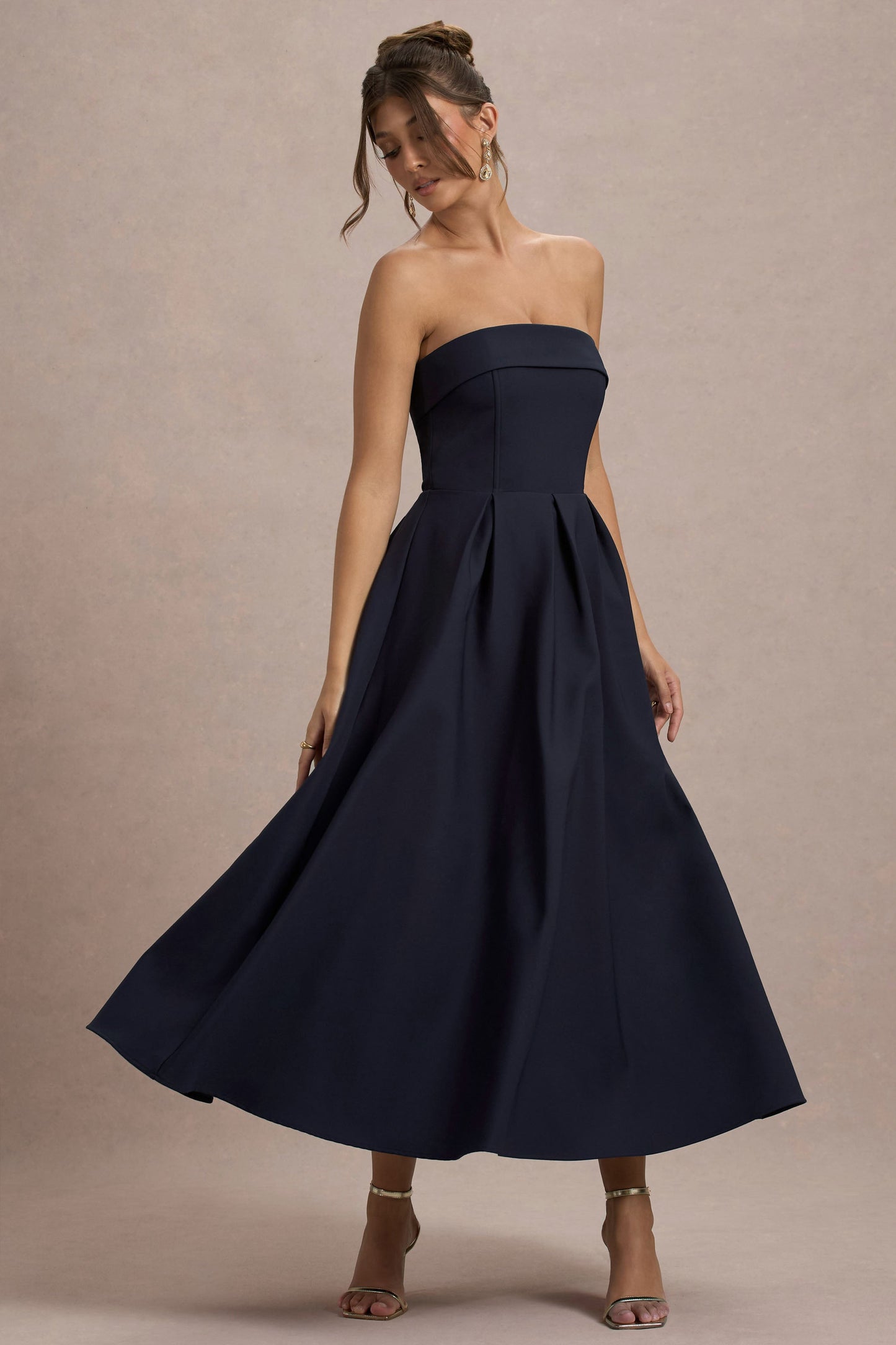 ELEGANTE VESTIDO MIDI CON ESCOTE DE HOMBROS DESCUBIERTOS - TIVAROA