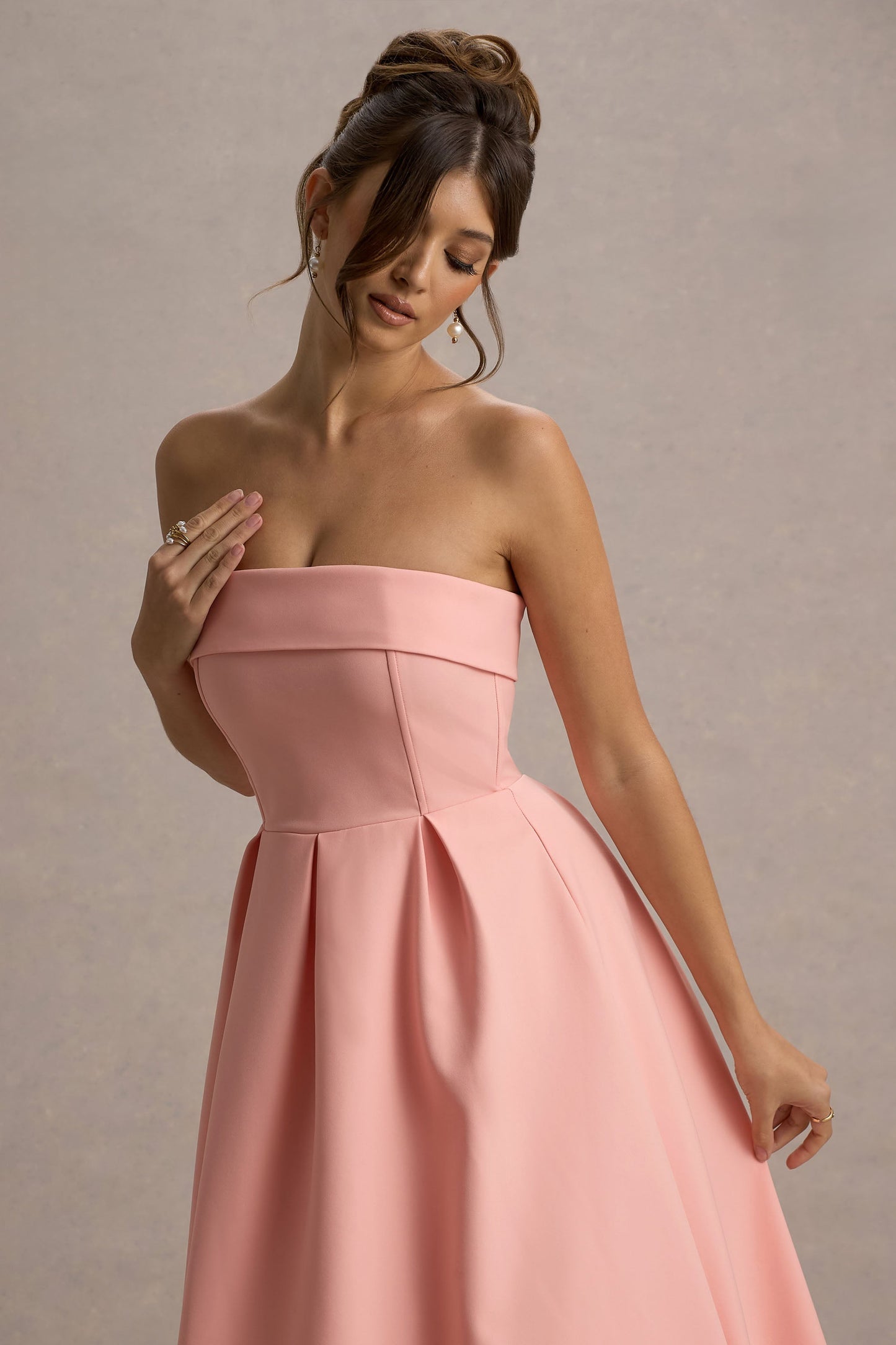 ELEGANTE VESTIDO MIDI CON ESCOTE DE HOMBROS DESCUBIERTOS - TIVAROA
